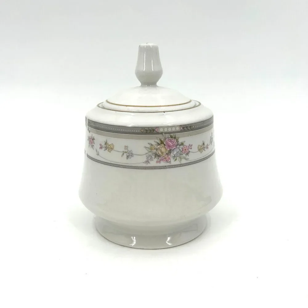 FARBERWARE Vintage 1992 Fine China White Floral Southampton Sugar Bowl 3.5